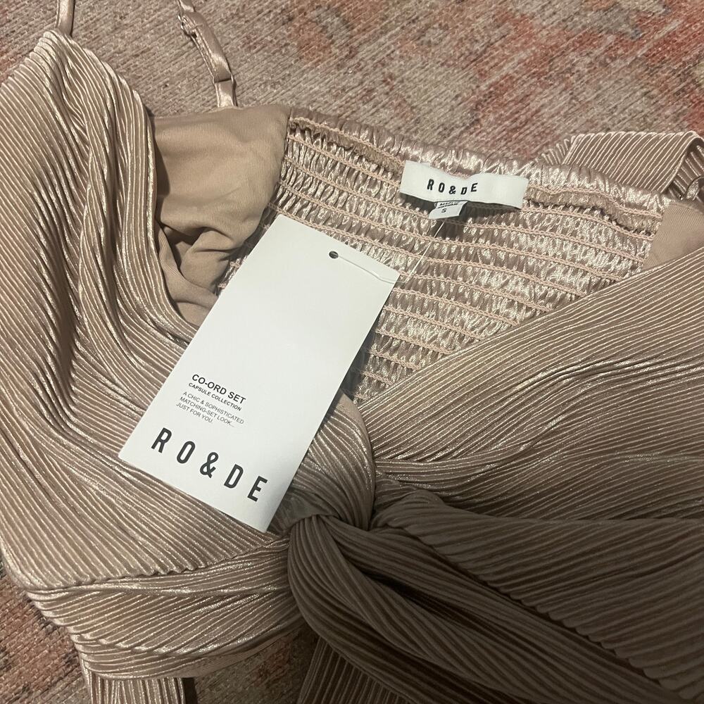 NWT RO & DE Blouse Women’s Beige Cropped Sleeveless Top - Small - Picture 2 of 7